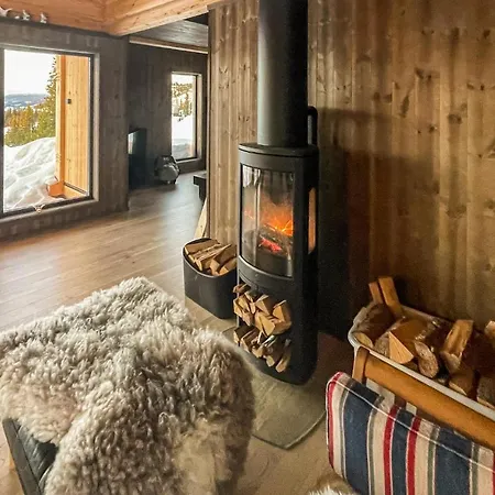 Awesome In Oyer With Kitchen Holiday home Hafjell